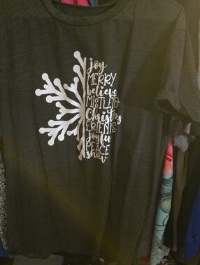 Unbranded Dark Gray Holiday Snowflake Graphic Tee